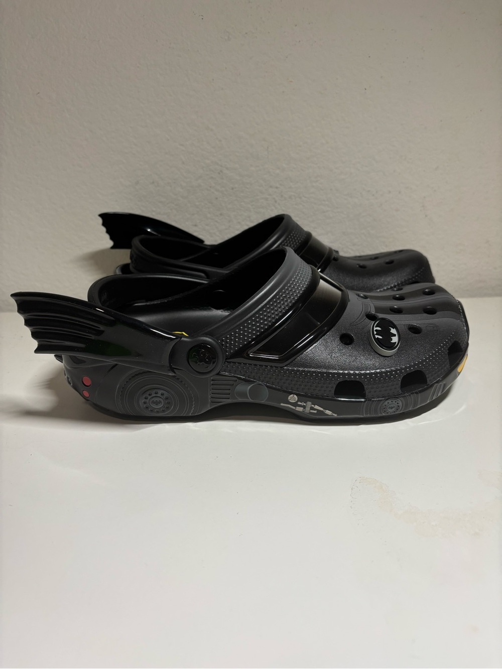 NEW CROCS Classic Clog Batmobile - Picture 2 of 6